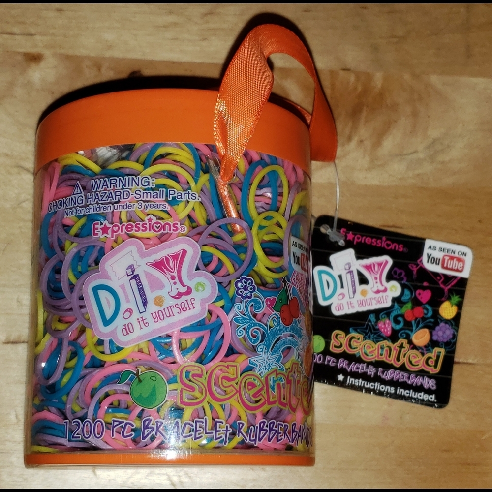 NWT D.I.Y. Scented 1200 Count Bracelet Rubberbands